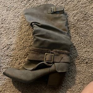 Pop boots size 7.5 brand new never worn